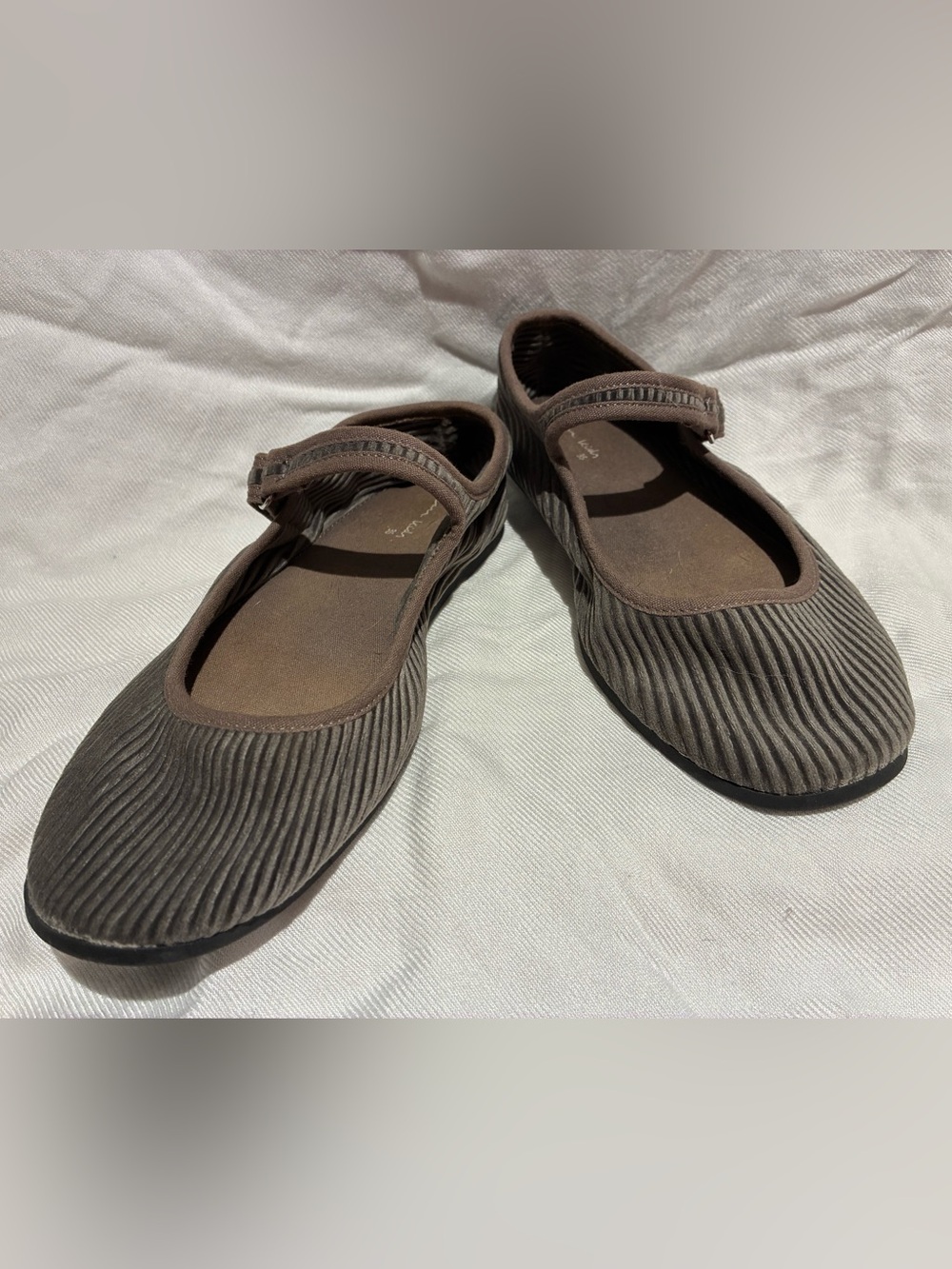 Zara Girls Brown Corduroy Mary Jane Flats, Adjustable Velcro Strap sz 35